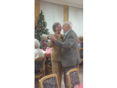 zakončení akce tanečkem našeho 102 letého klienta